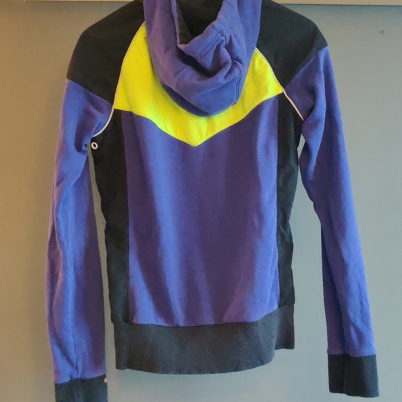 Nike hooded sweatshirt with fun neon details - Picture 3 of 11